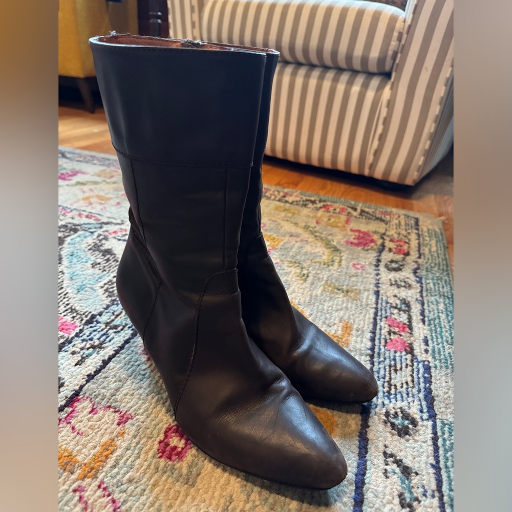 Kitten heel leather booties